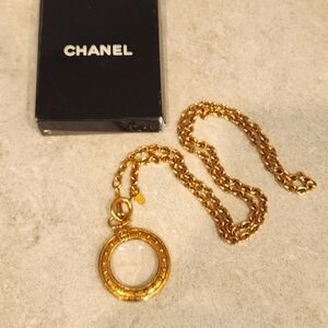 Chanel Vintage Gold Magnifying glass loupe necklace